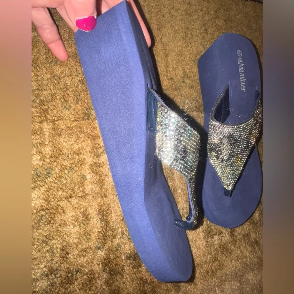 BRAND NEW-Olivia Miller Women's Blue Gemstone Heeled Flip Flops - Picture 2 of 6